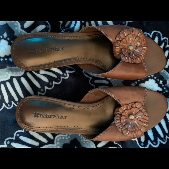 Naturalizer… brown/copper sandals - Picture 7 of 8